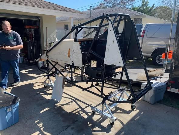Sprint car rolling stand
